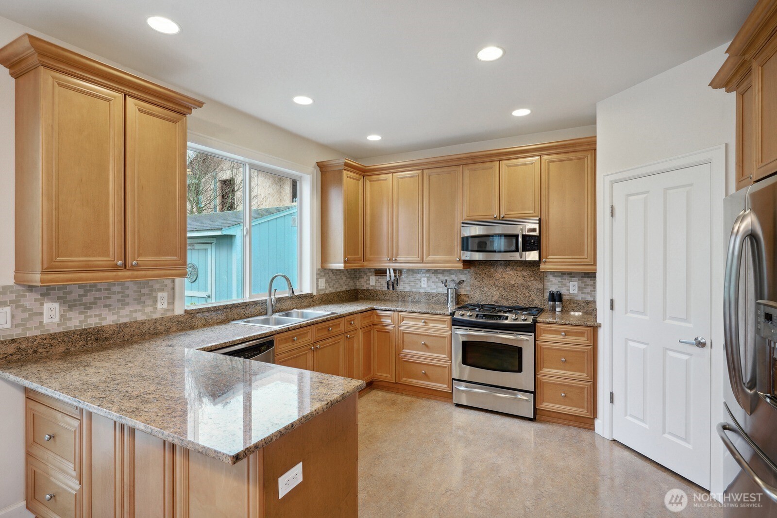 1216 Monroe Avenue Northeast Renton, WA 98056 - Photo 8 of 38 Gallery Image 8