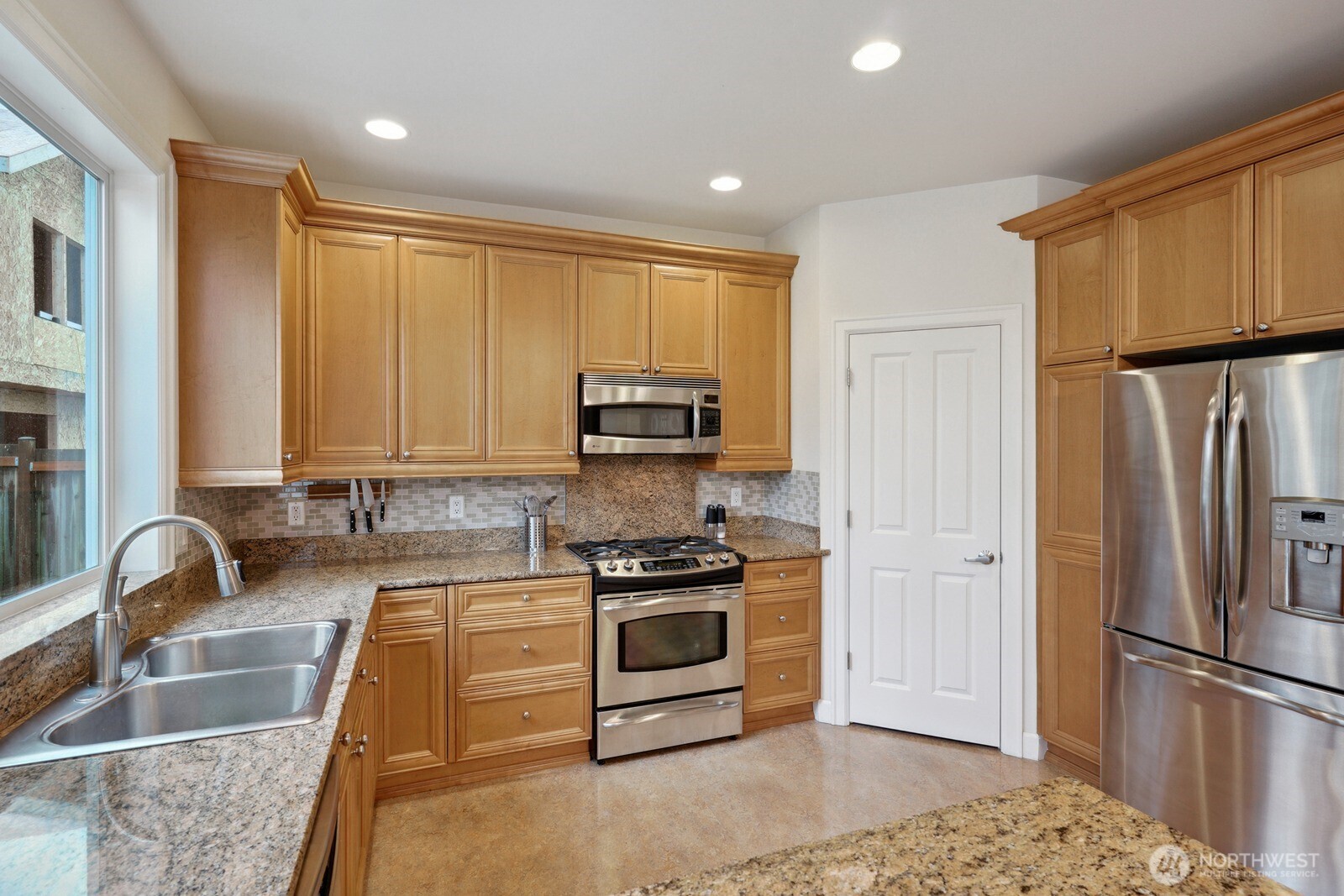 1216 Monroe Avenue Northeast Renton, WA 98056 - Photo 9 of 38 Gallery Image 9