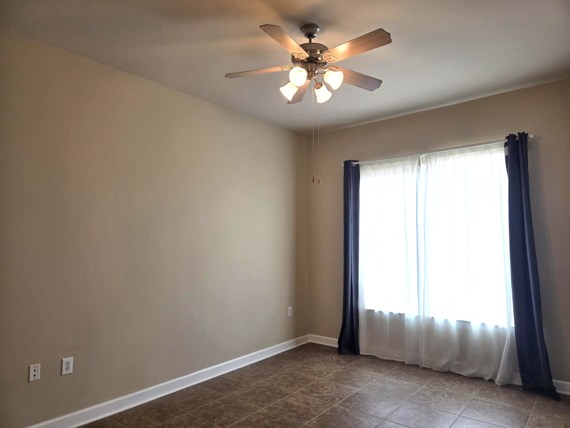1900 Genesee Street, Unit 207 Houston, TX 77006 - Photo 20 of 50 Great size main bedroom.