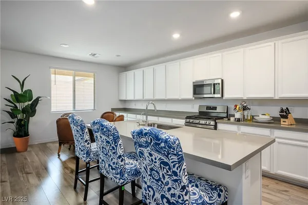 $480,000 | 6839 Greensmen Avenue, Las Vegas, NV 89156