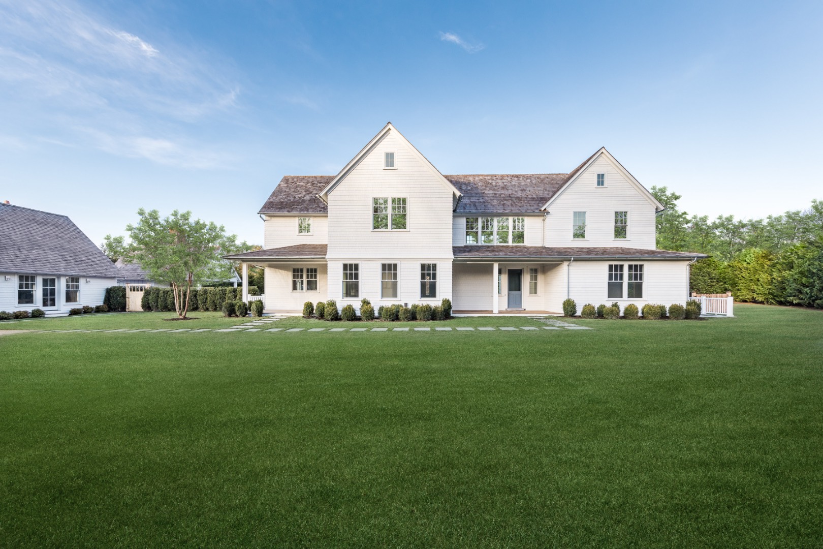 7 Fieldview Lane East Hampton, NY 11937 - Photo 1 of 43 a front view of a house with a garden