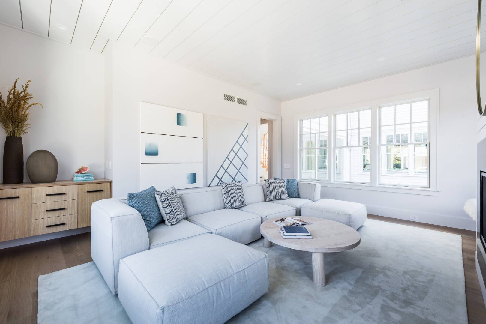 7 Fieldview Lane East Hampton, NY 11937 - Photo 27 of 43 a living room with furniture and a large window