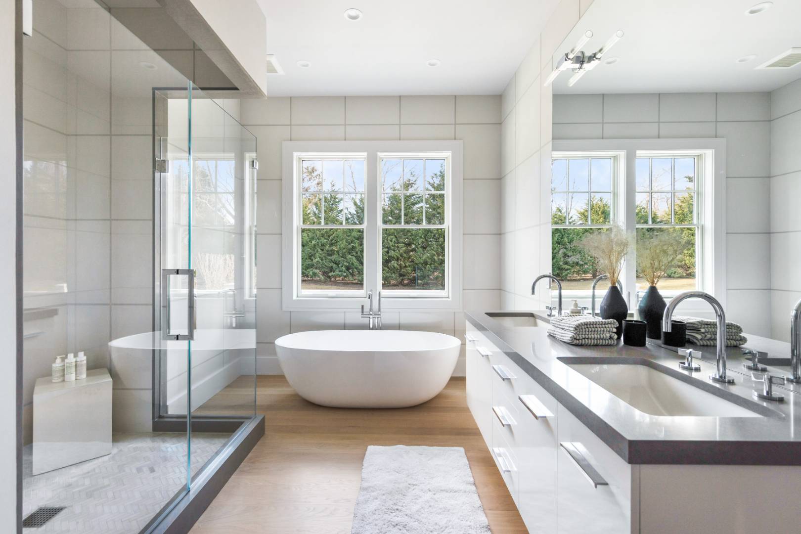 7 Fieldview Lane East Hampton, NY 11937 - Photo 32 of 43 a spacious bathroom with a double vanity sink a mirror and a bathtub