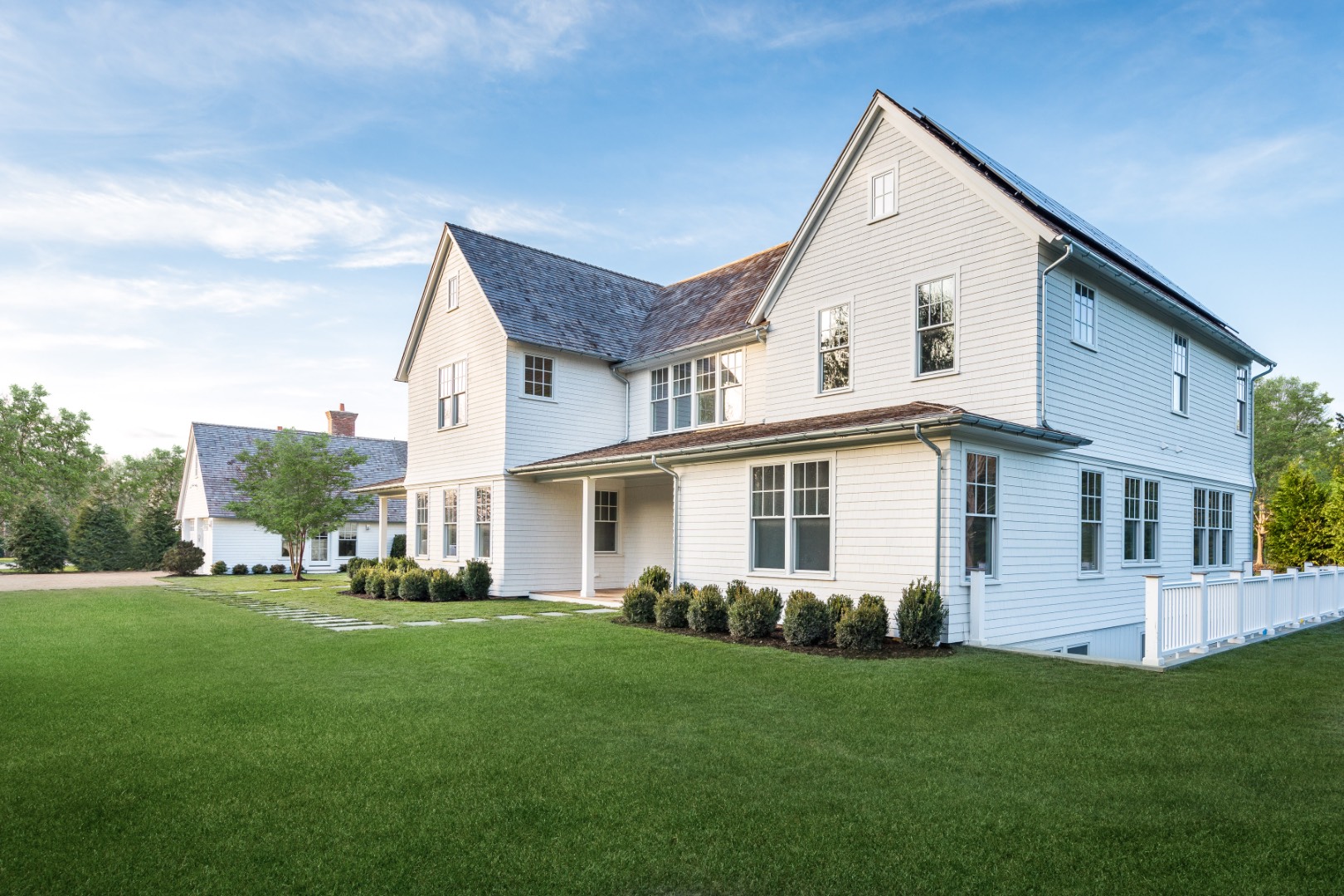 7 Fieldview Lane East Hampton, NY 11937 - Photo 9 of 43 a view of outdoor space yard and front view of a house