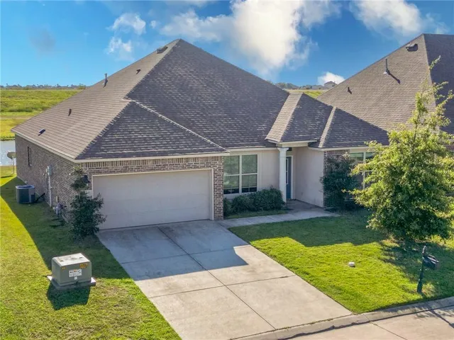 $2,300 | 440 West Lake Drive, Slidell, LA 70461