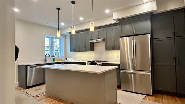 $6,000 | 10 Dwight Street, Unit 2, Brookline, MA 02446