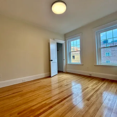 $6,000 | 10 Dwight Street, Unit 2, Brookline, MA 02446