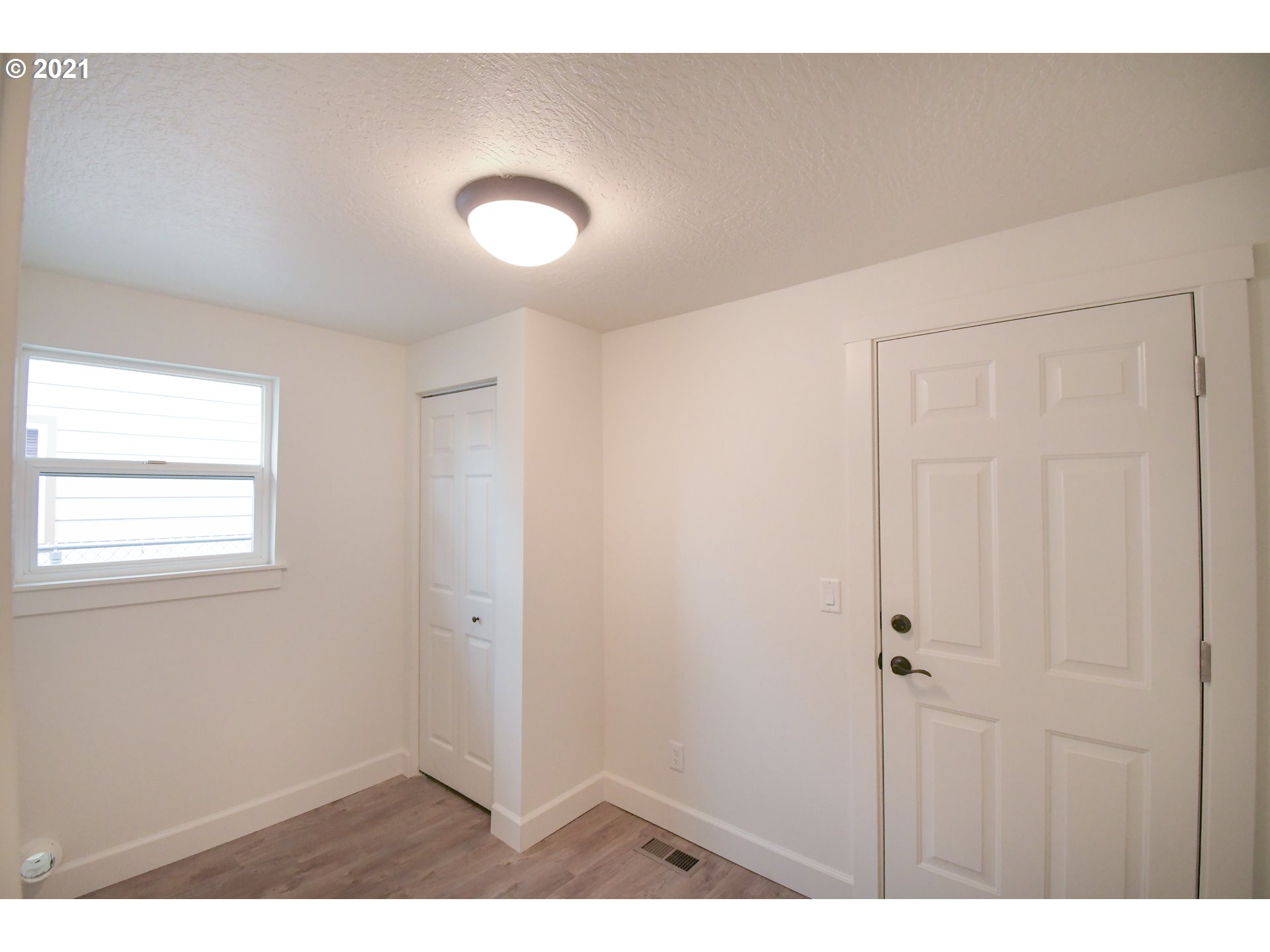 2047 E Street Springfield, OR 97477 - Photo 22 of 28