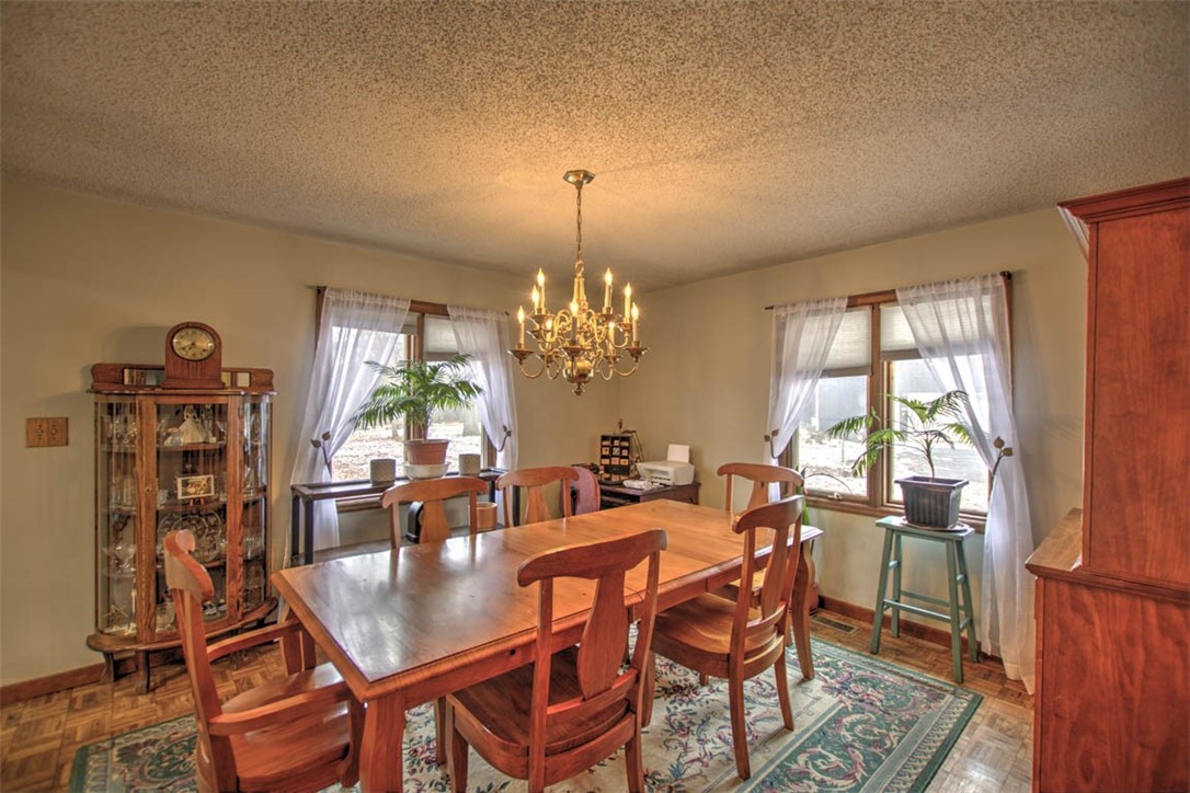 4552 North Prairie View Road Argenta, IL 62501 - Photo 8 of 28 Dining room