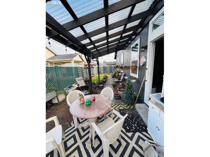 5367 Elk Ridge Drive Eugene, OR 97402 - Photo 28 of 31 a dinning room with furniture and a potted plant