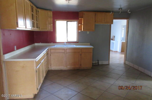 71 Sharp Road Tieton, WA 98947 - Photo 3 of 11 IMG_8277