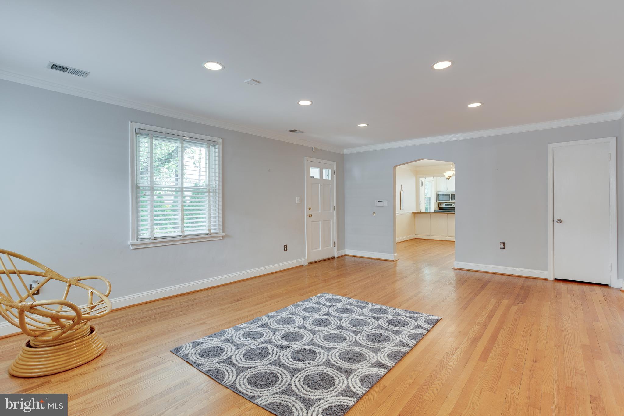 1944 Seminary Road Silver Spring, MD 20910 - Photo 4 of 21