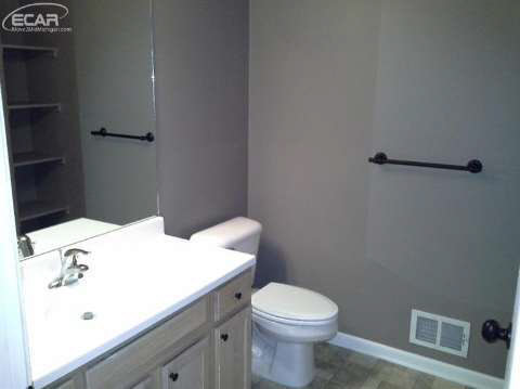 7331 Seymour Road Swartz Creek, MI 48473 - Photo 7 of 11 Gallery Image 7