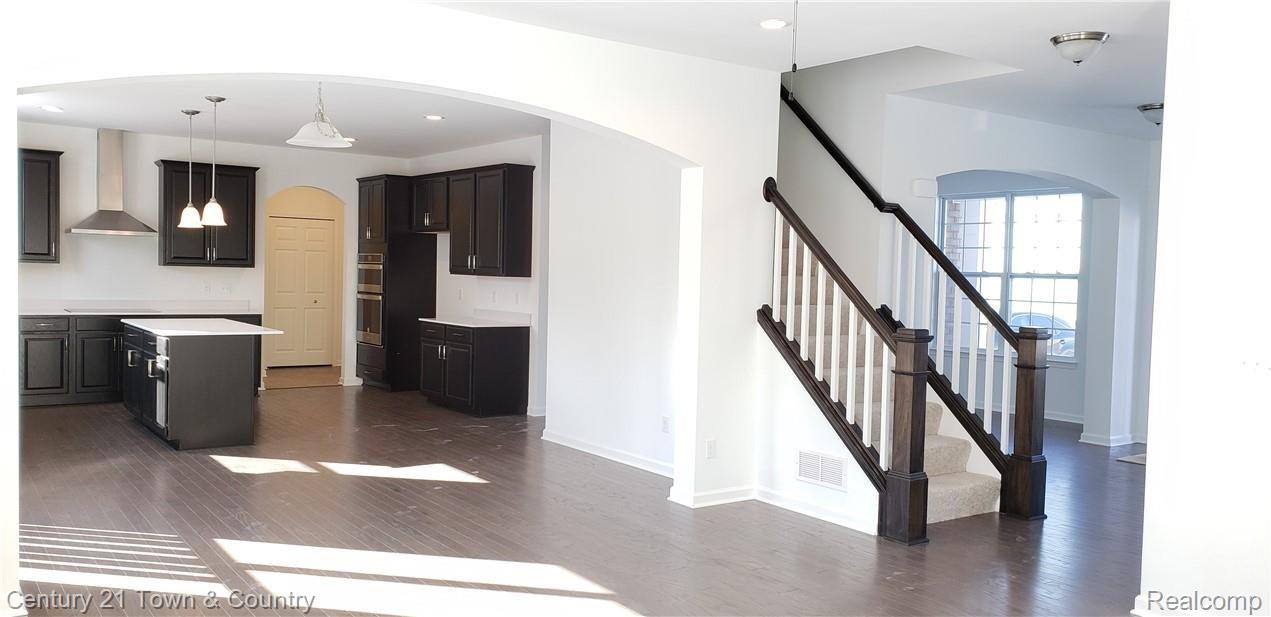 877 Balsam Circle Rochester, MI 48307 - Photo 4 of 26 P3.jpg