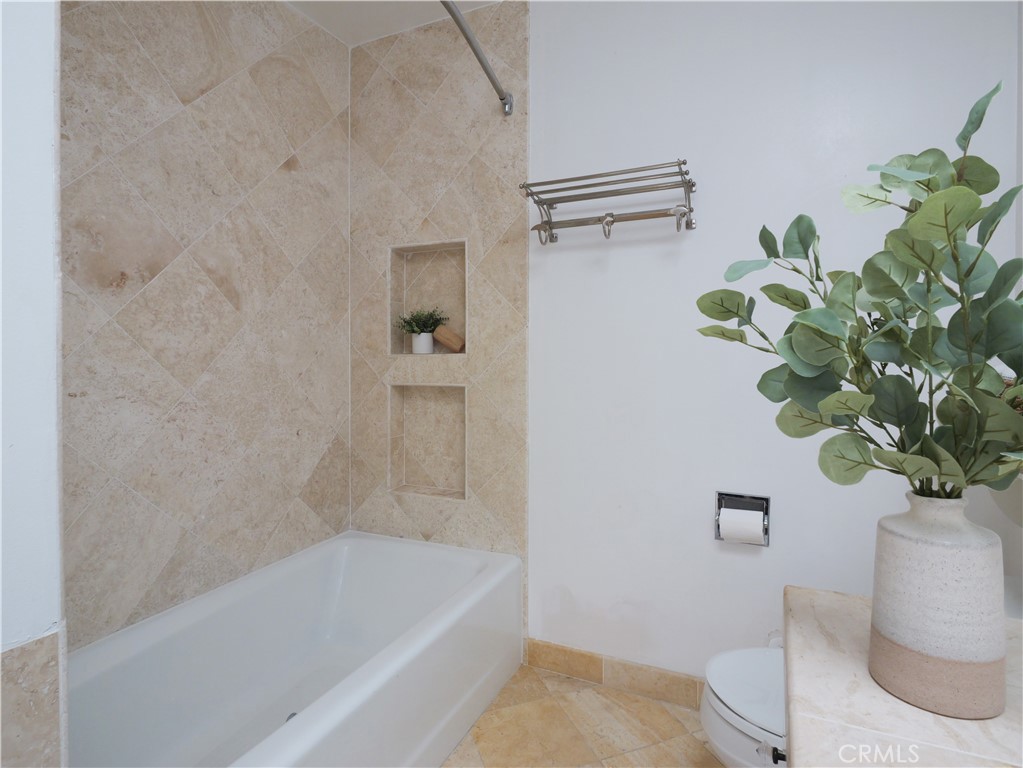 27424 Rainbow Ridge Road Palos Verdes Peninsula, CA 90274 - Photo 23 of 59 Bathroom 3