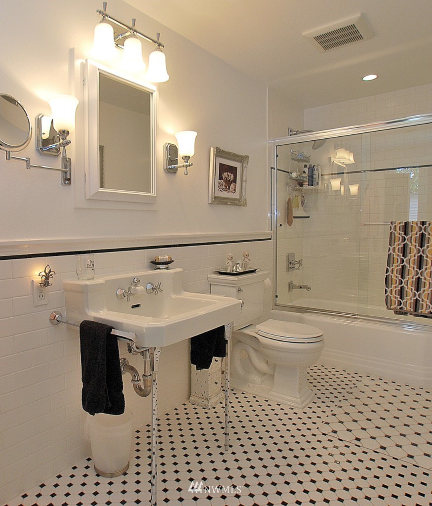 1129 Rucker Avenue Everett, WA 98201 - Photo 14 of 21 Gallery Image 14