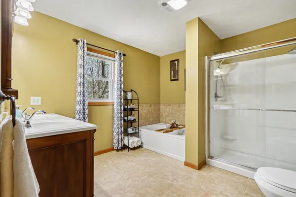 $675,000 | 2828 West F Avenue, Kalamazoo, MI 49009