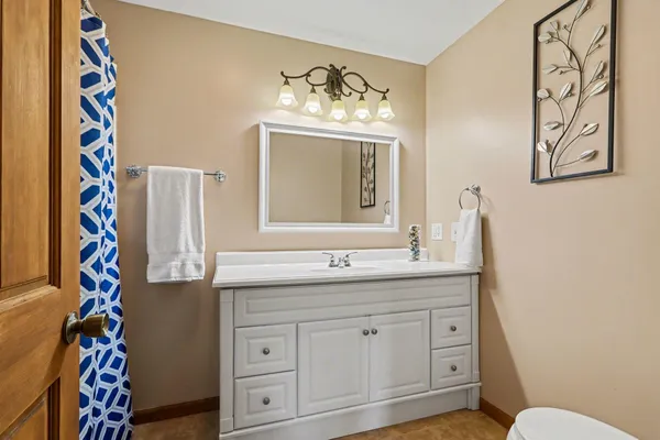 $675,000 | 2828 West F Avenue, Kalamazoo, MI 49009