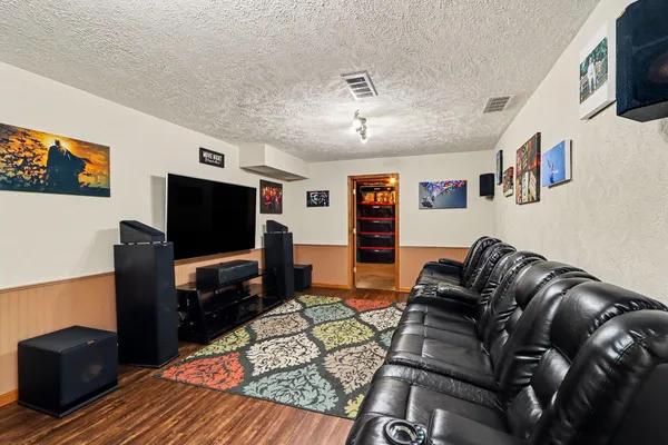 $675,000 | 2828 West F Avenue, Kalamazoo, MI 49009