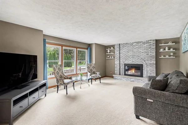 $675,000 | 2828 West F Avenue, Kalamazoo, MI 49009