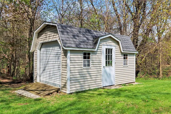 $675,000 | 2828 West F Avenue, Kalamazoo, MI 49009
