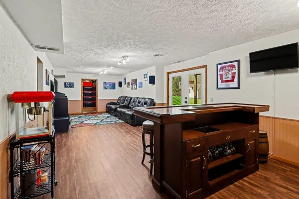 $675,000 | 2828 West F Avenue, Kalamazoo, MI 49009