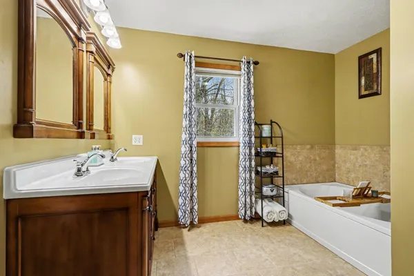 $675,000 | 2828 West F Avenue, Kalamazoo, MI 49009