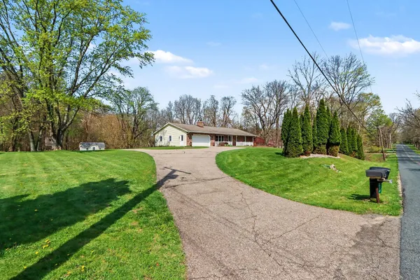 $675,000 | 2828 West F Avenue, Kalamazoo, MI 49009