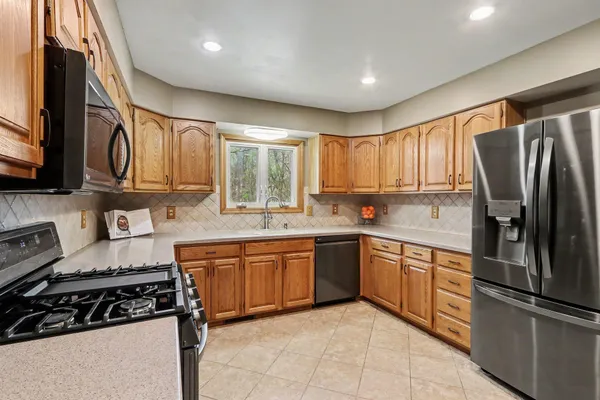 $675,000 | 2828 West F Avenue, Kalamazoo, MI 49009