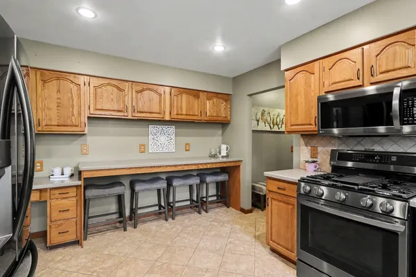 $675,000 | 2828 West F Avenue, Kalamazoo, MI 49009