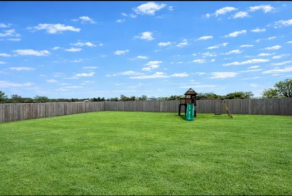 $353,000 | 416 Austin Street, Gainesville, TX 76240