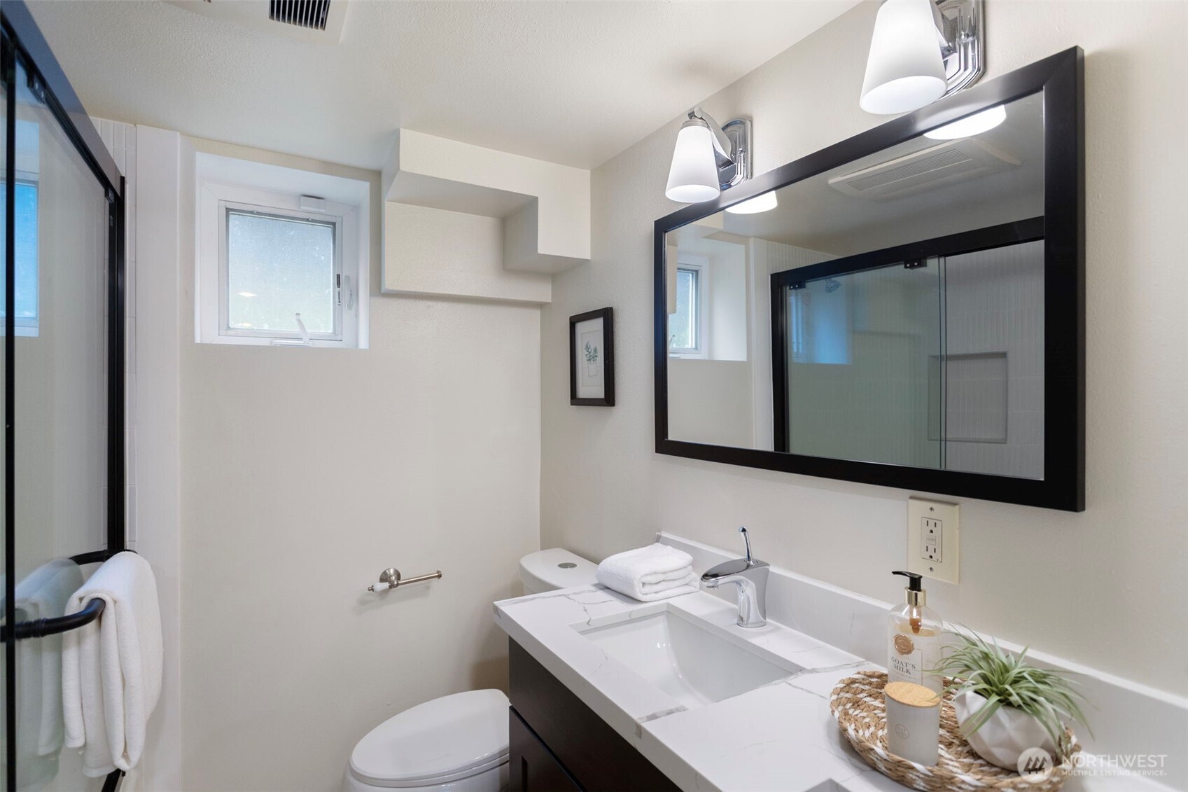 3917 Midvale Avenue North, Unit A Seattle, WA 98103 - Photo 29 of 37