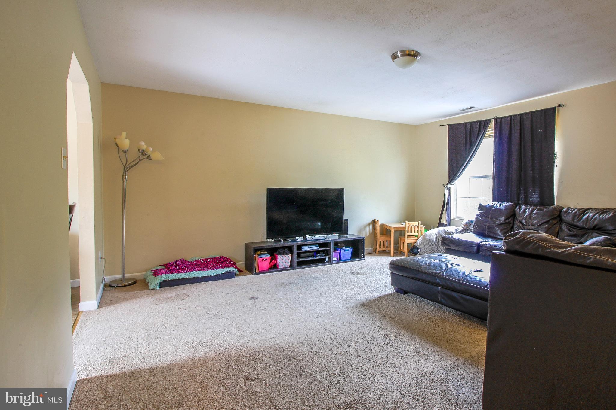 865 Valley Mill Road Winchester, VA 22602 - Photo 4 of 26 Living Room