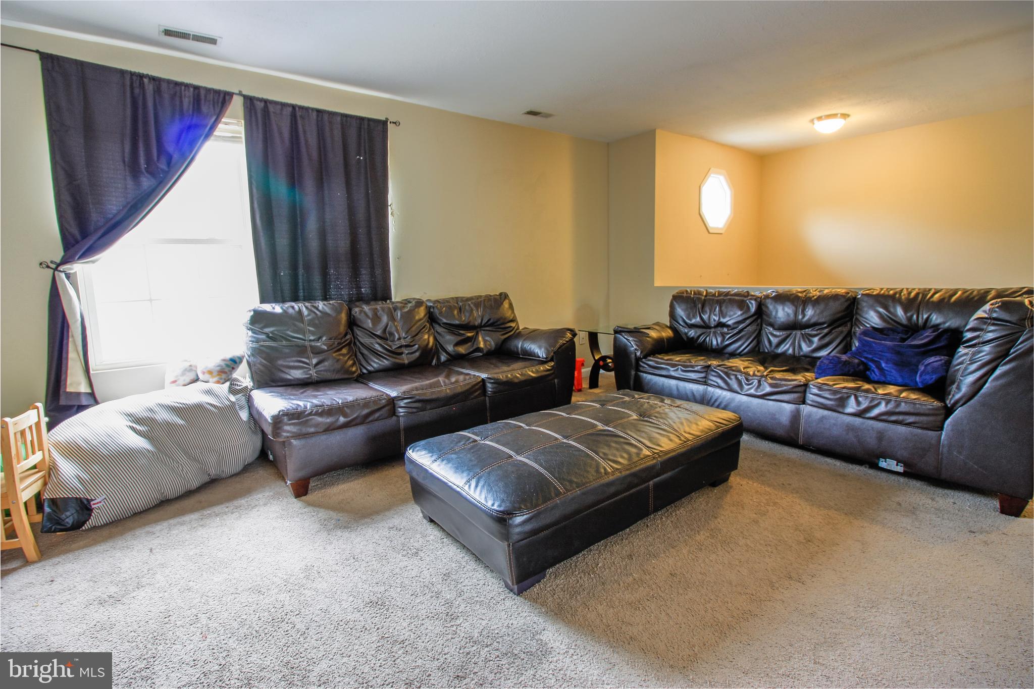 865 Valley Mill Road Winchester, VA 22602 - Photo 5 of 26 Living Room