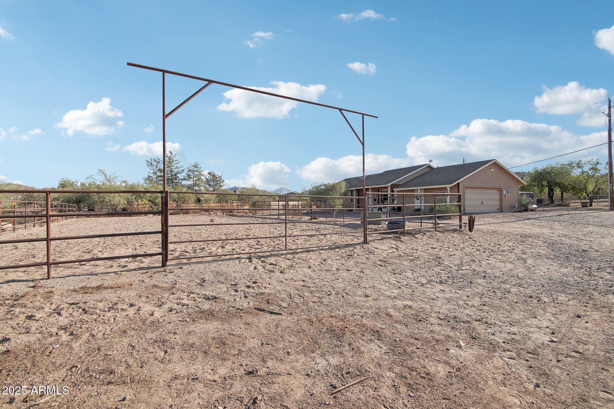 47435 North Meander Road New River, AZ 85087 - Photo 3 of 19 Front Turnout