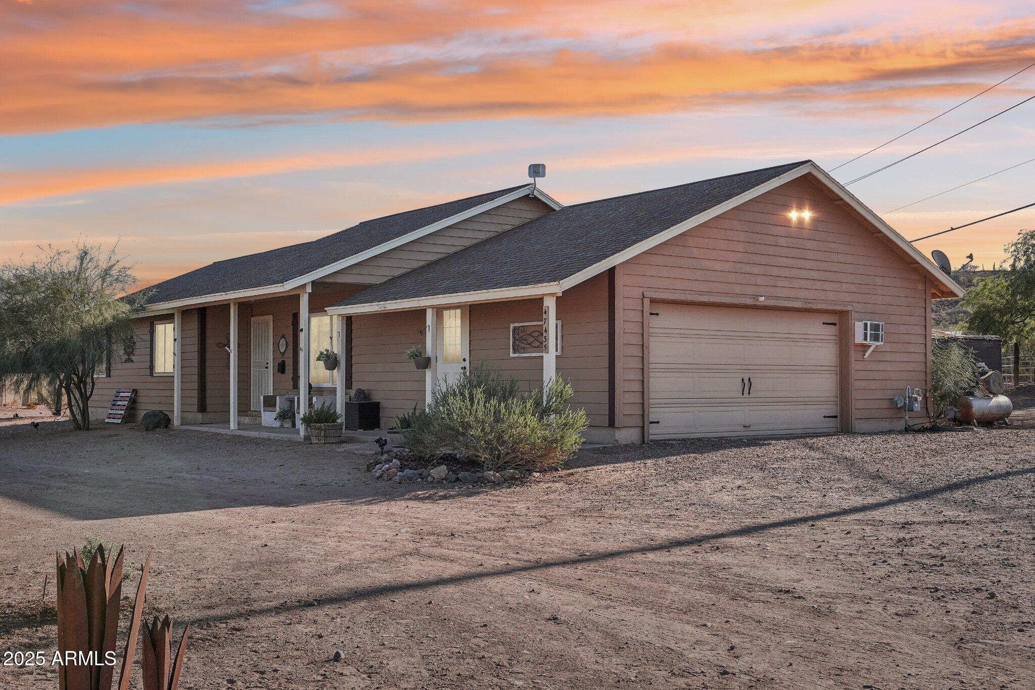 47435 North Meander Road New River, AZ 85087 - Photo 5 of 19 Front
