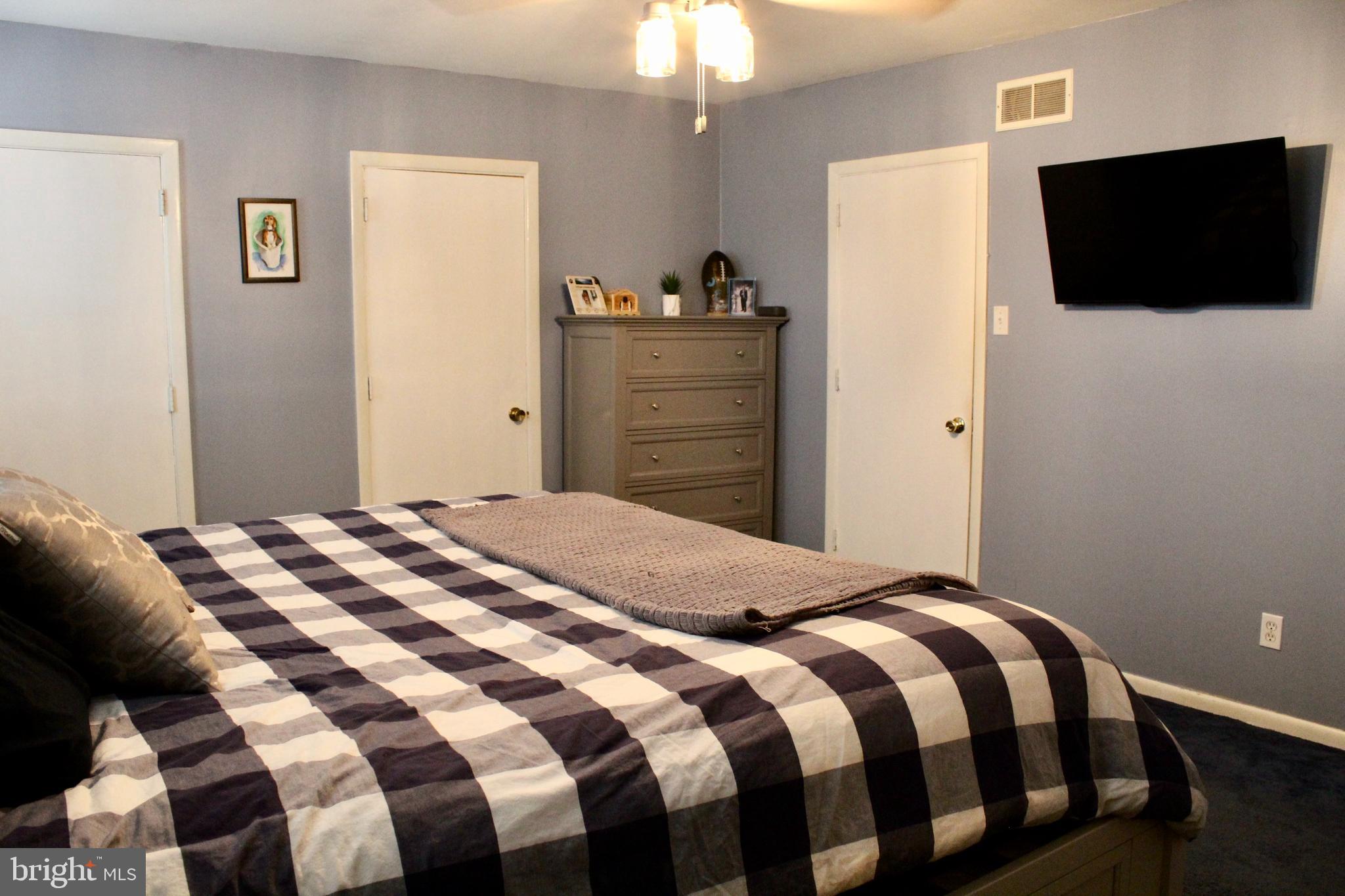 3150 Derry Road Philadelphia, PA 19154 - Photo 20 of 27 Ample closet space