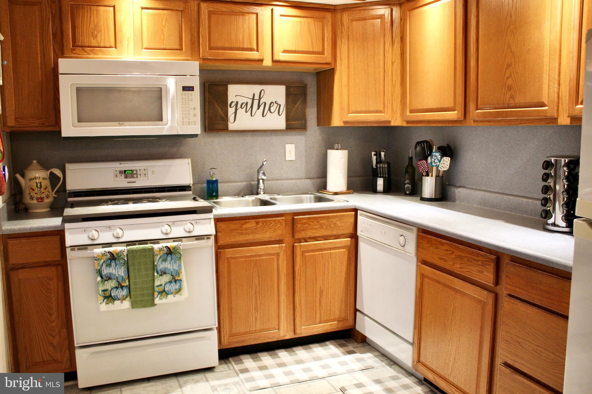 3150 Derry Road Philadelphia, PA 19154 - Photo 6 of 27 Kitchen