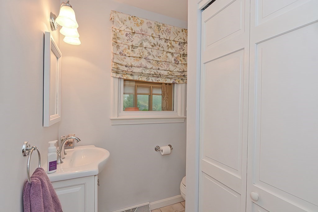 14 Davis Farm Road Ashland, MA 01721 - Photo 16 of 29 Gallery Image 16
