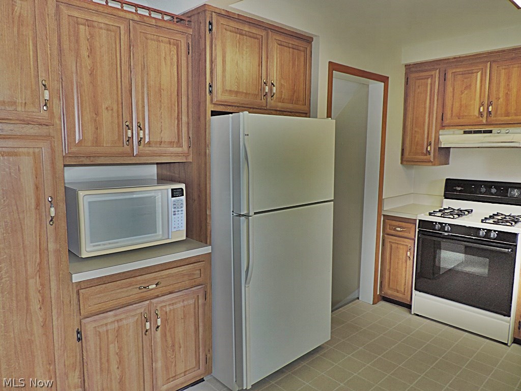 11504 Fordham Road Garfield Heights, OH 44125 - Photo 9 of 31