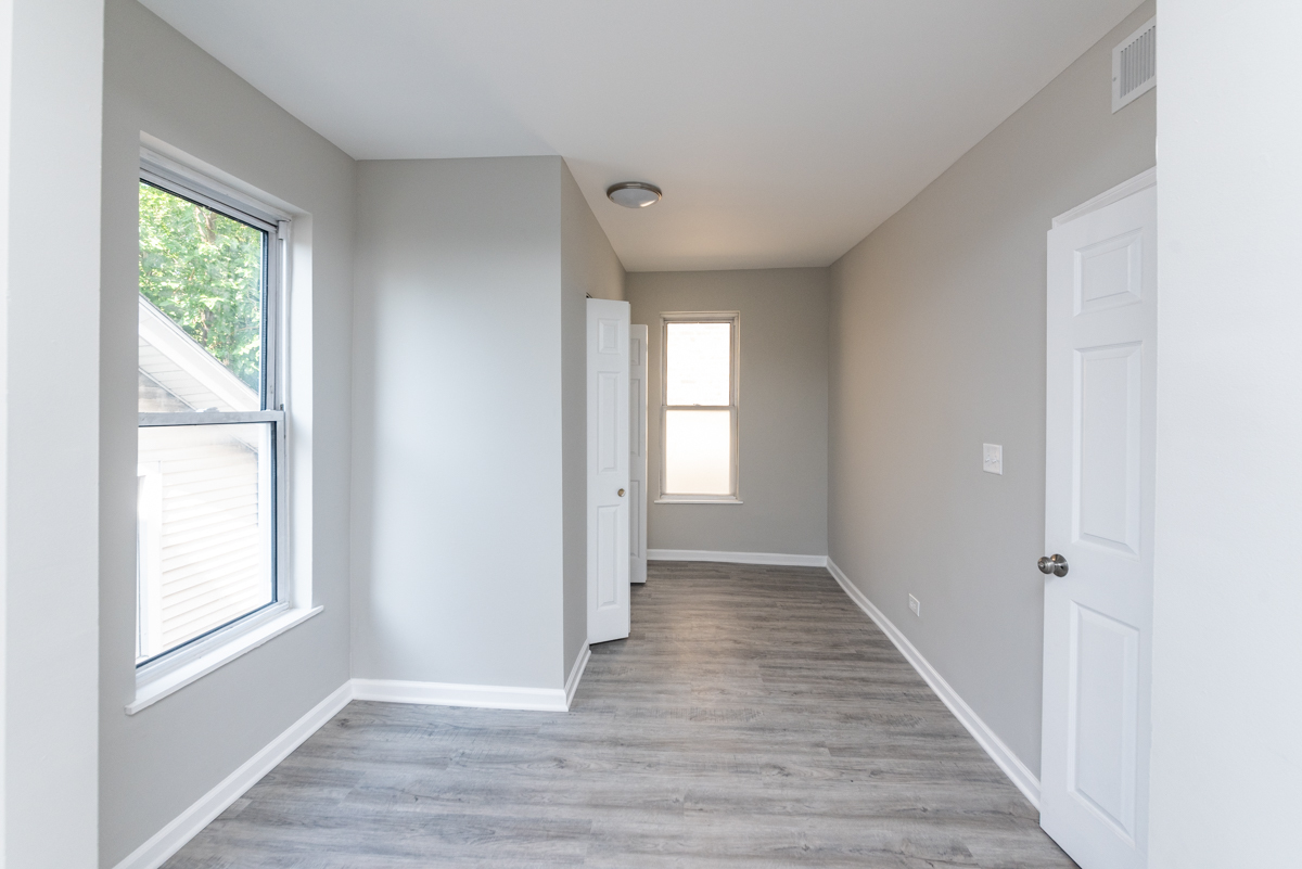 1022 West Fry Street, Unit 2F Chicago, IL 60642 - Photo 13 of 15 a view of an empty room with wooden floor and a window