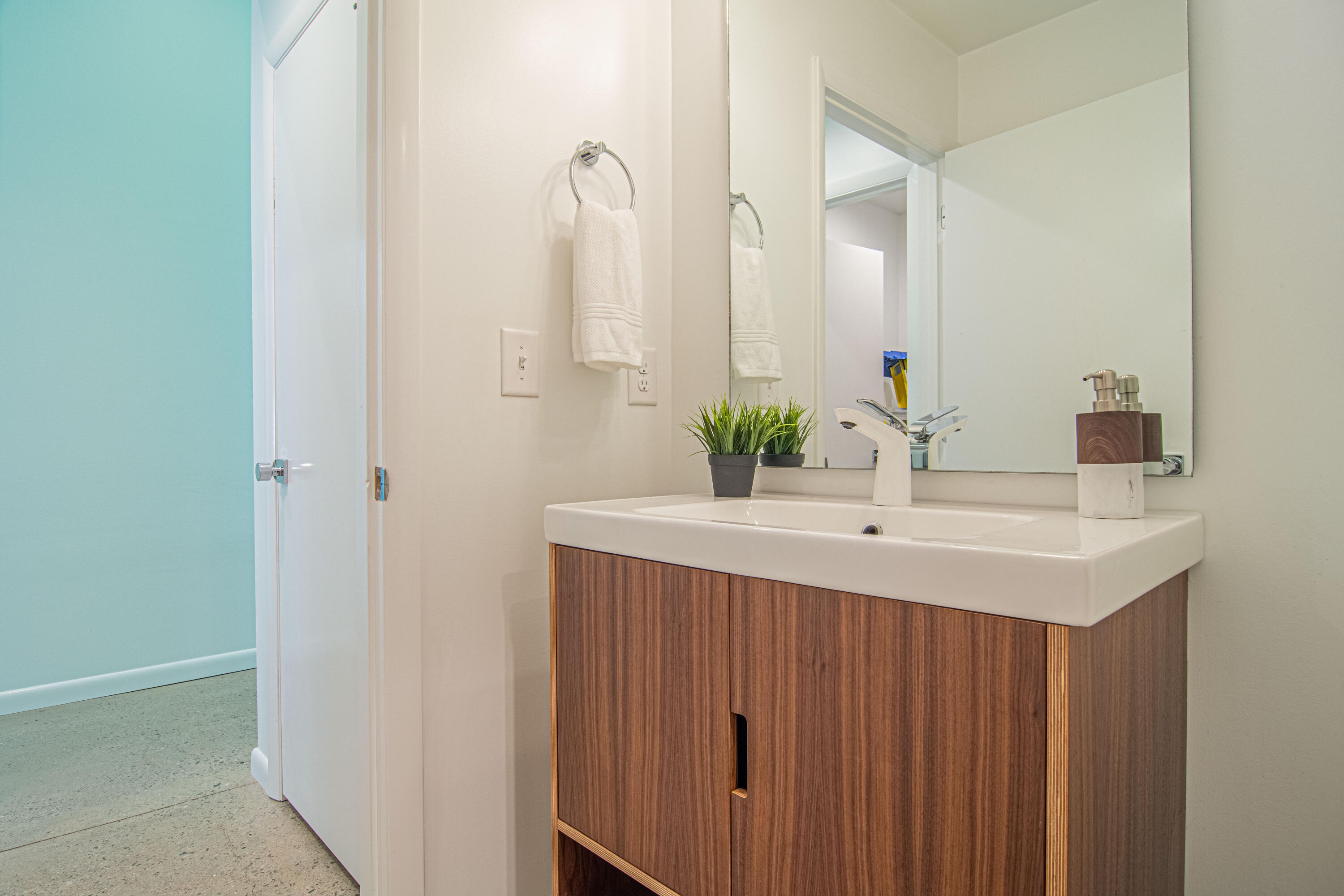 1769 Whiteoak Road Chattanooga, TN 37415 - Photo 30 of 75 Bathroom 2
