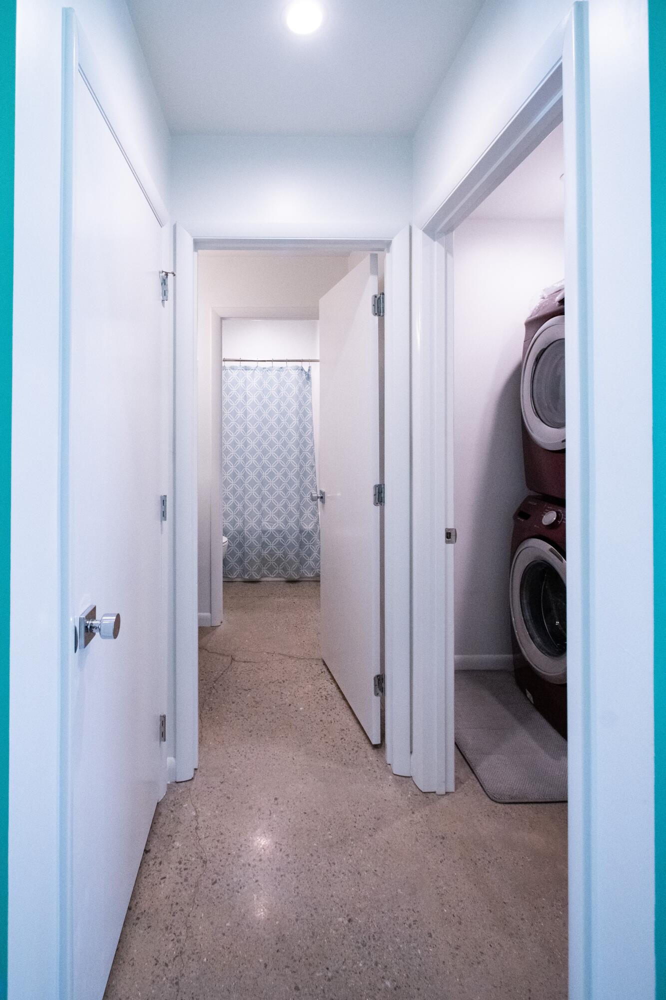1769 Whiteoak Road Chattanooga, TN 37415 - Photo 33 of 75 Linen closet, Bath 2, & Laundry room