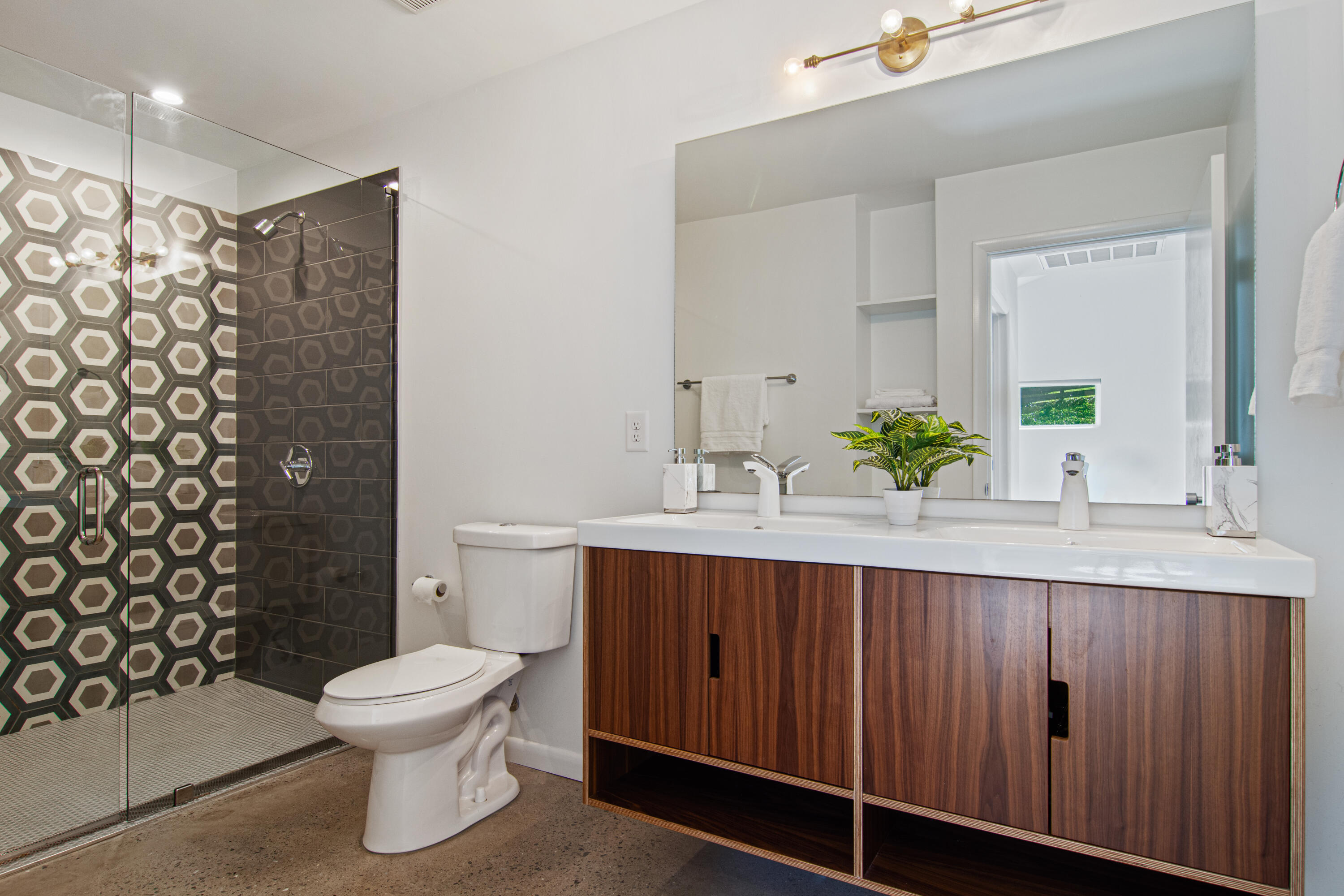 1769 Whiteoak Road Chattanooga, TN 37415 - Photo 52 of 75 Owner's Suite Bathroom
