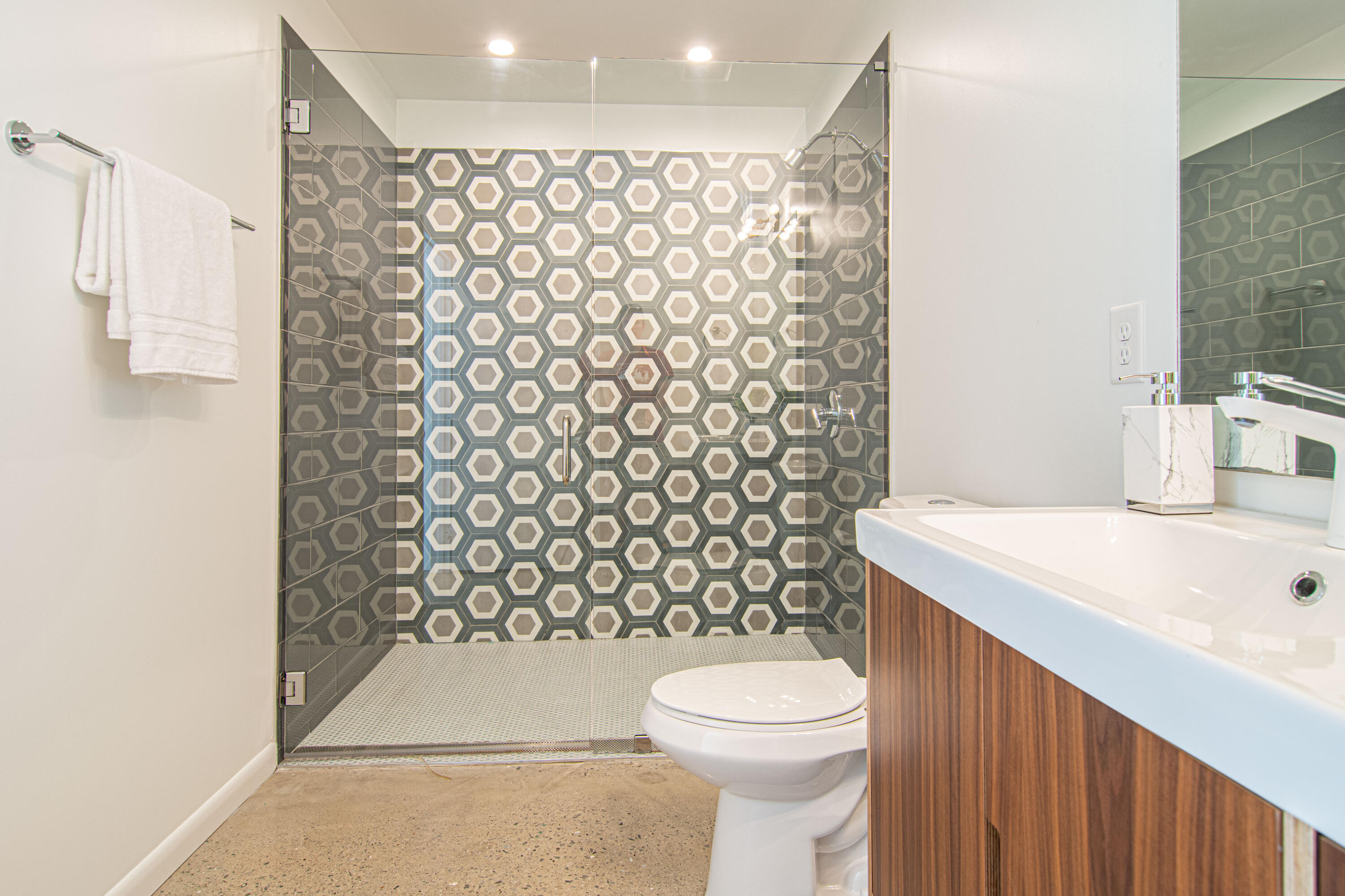 1769 Whiteoak Road Chattanooga, TN 37415 - Photo 54 of 75 Owner's Suite Bathroom