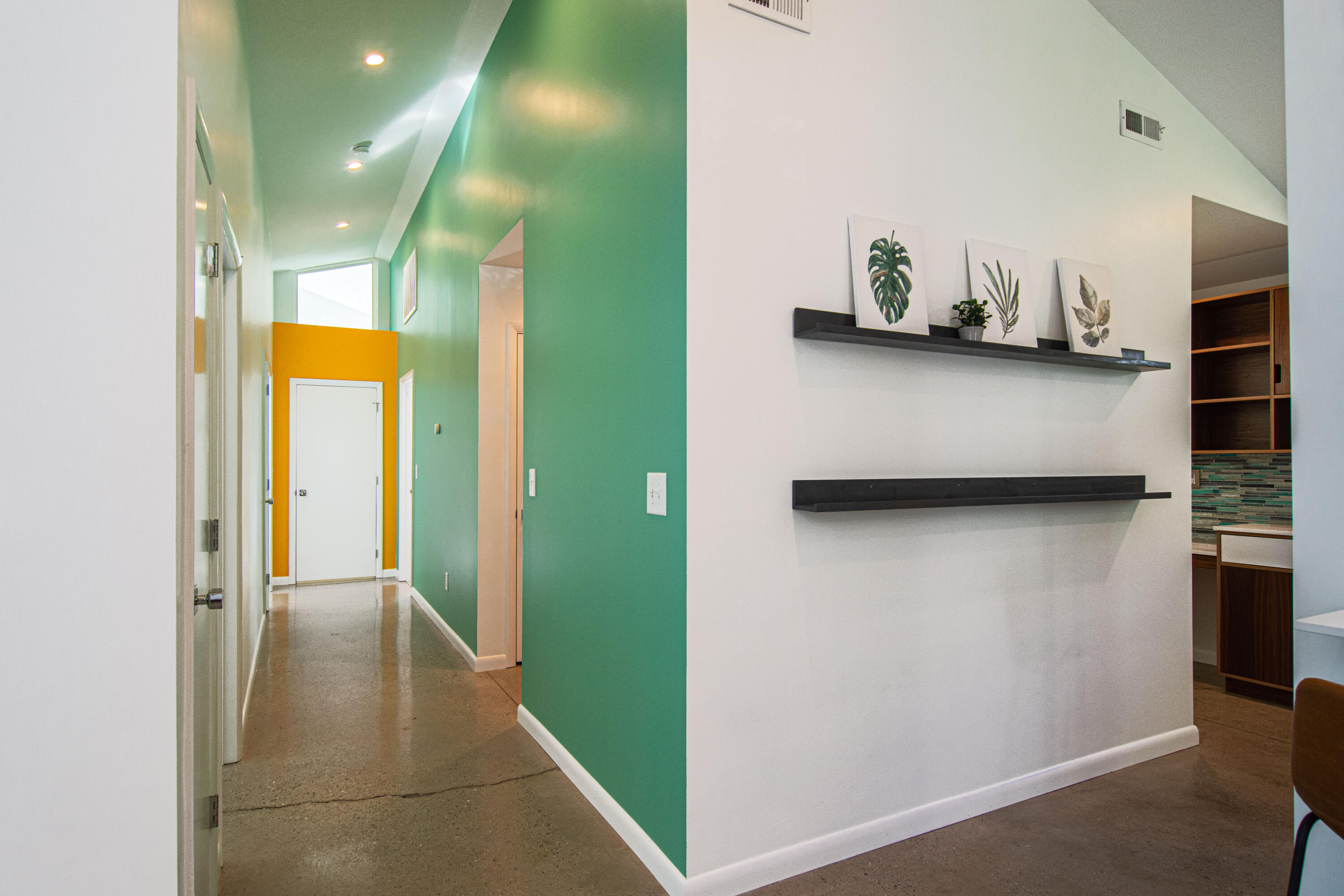 1769 Whiteoak Road Chattanooga, TN 37415 - Photo 55 of 75 Closets _ Hallway