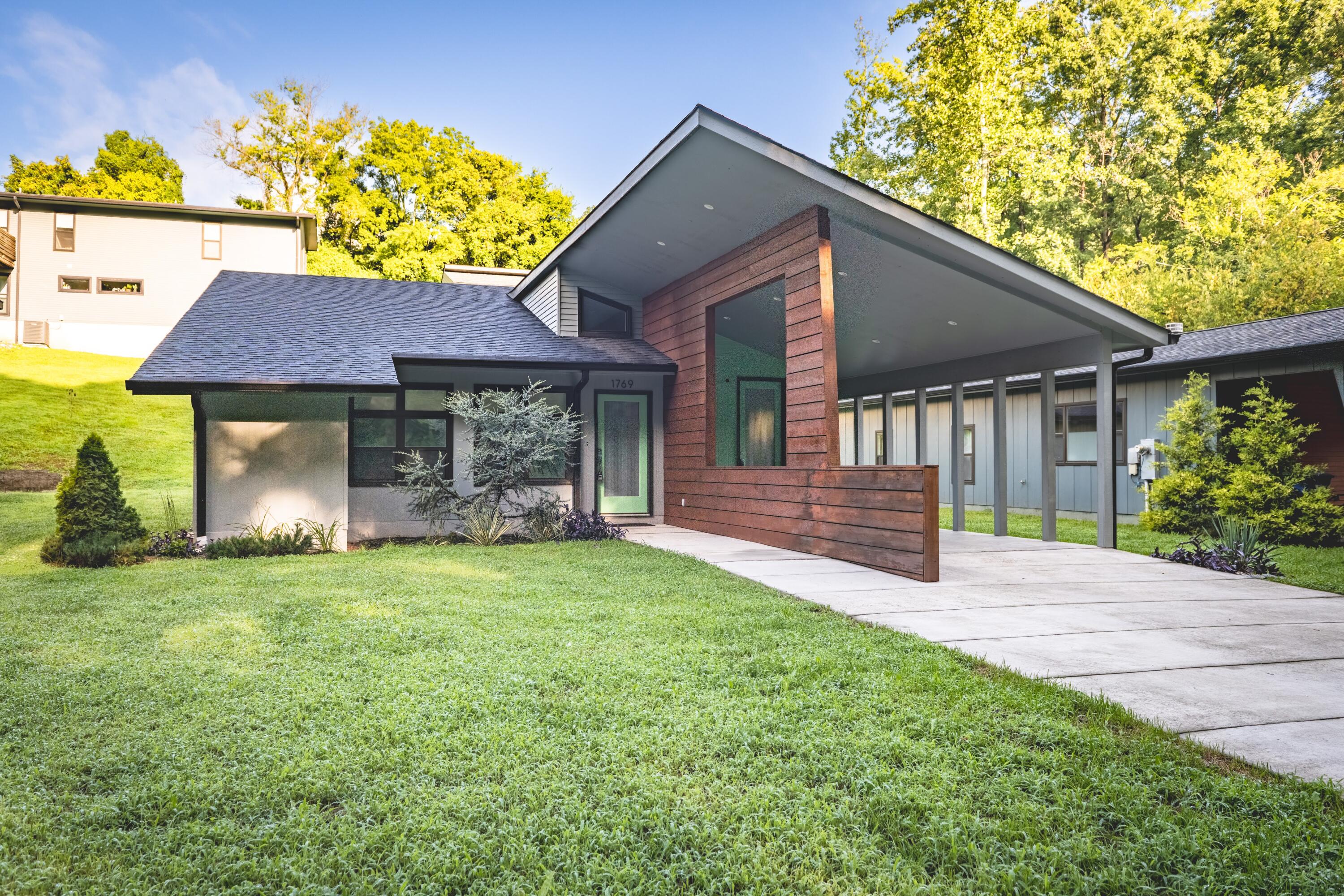 1769 Whiteoak Road Chattanooga, TN 37415 - Photo 64 of 75 Front