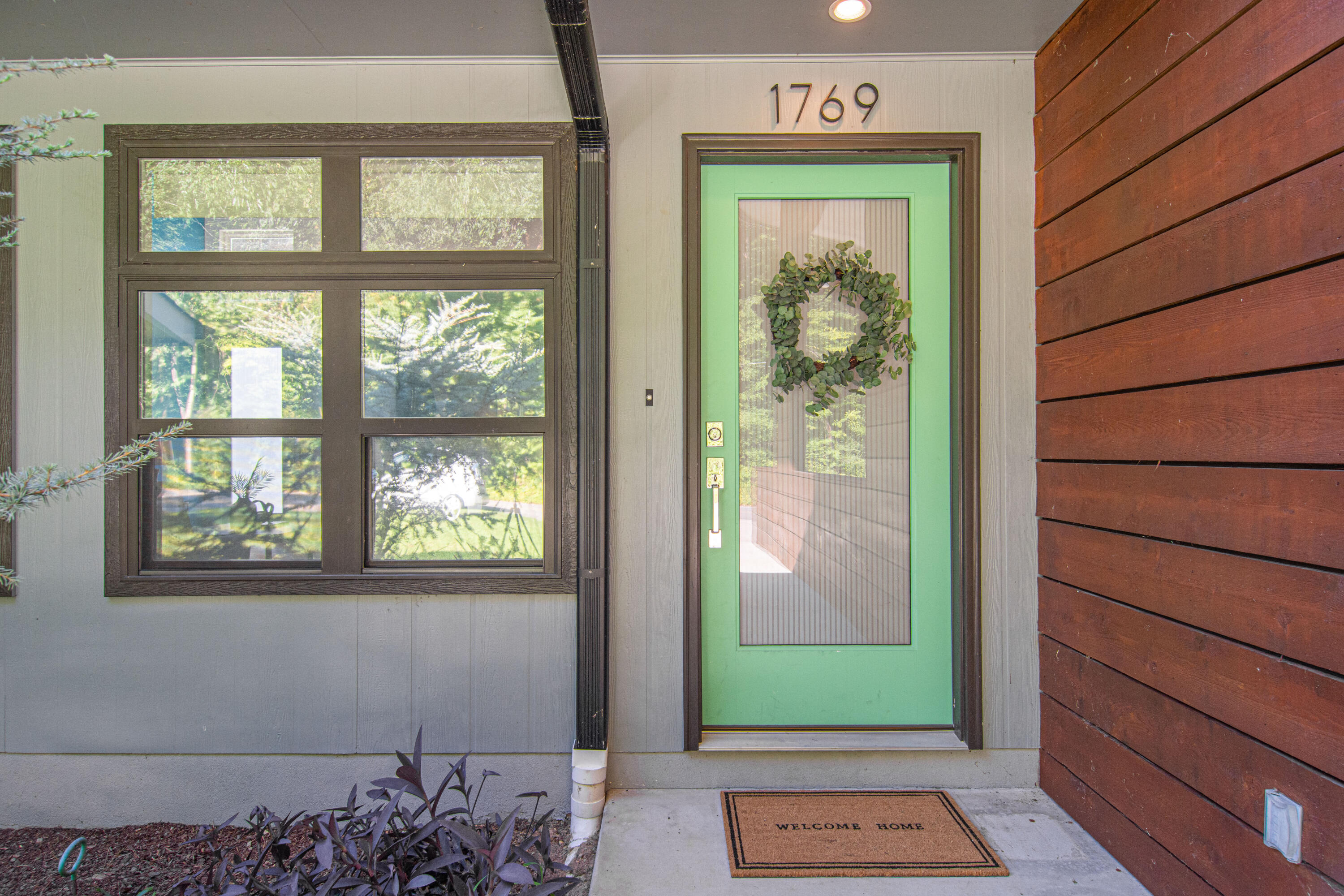 1769 Whiteoak Road Chattanooga, TN 37415 - Photo 7 of 75 Front entry