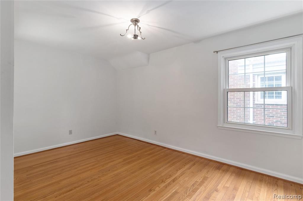 3316 Eastham Road Dearborn, MI 48120 - Photo 16 of 25