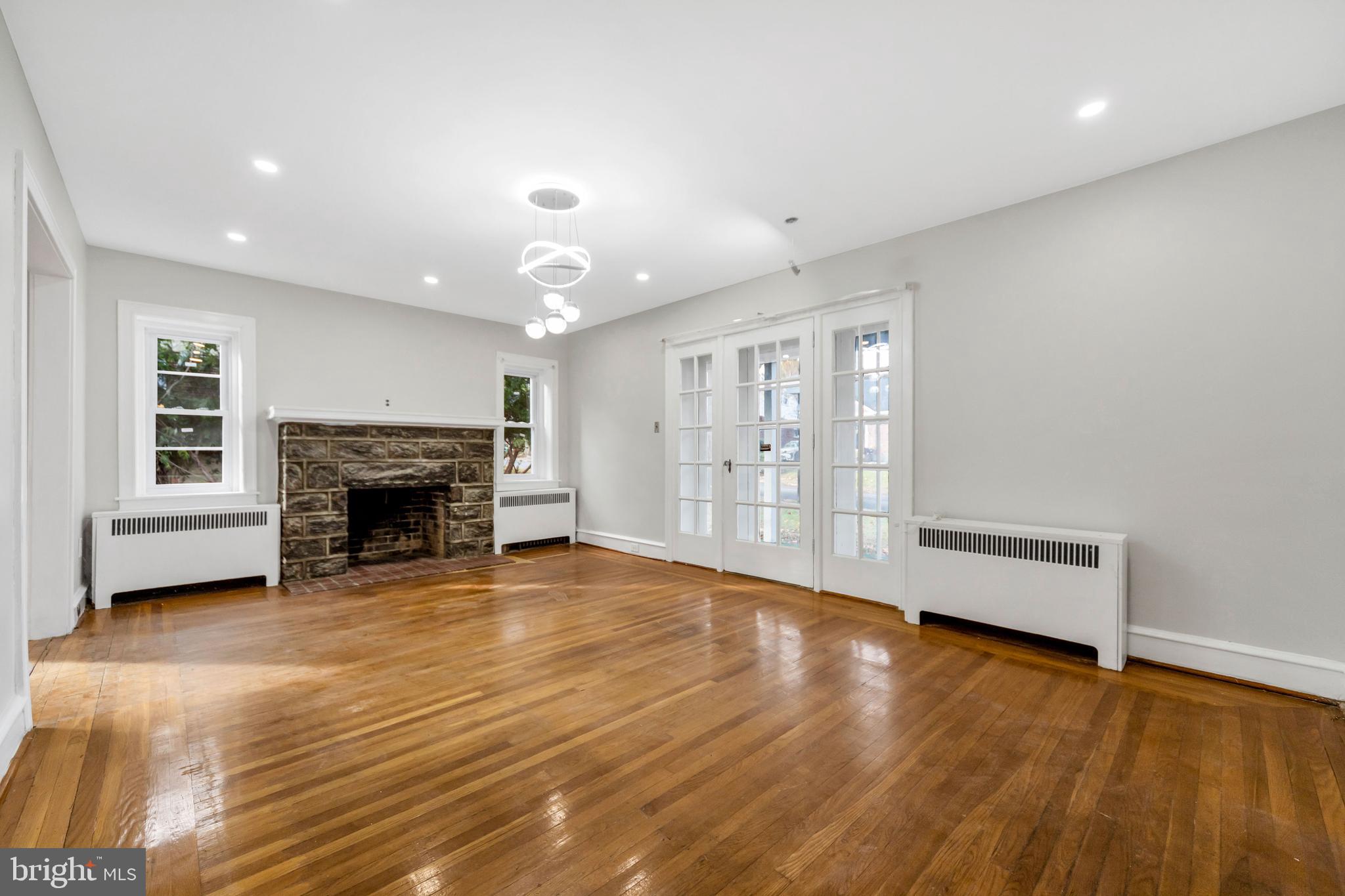 12 Golf Road Darby, PA 19023 - Photo 7 of 31